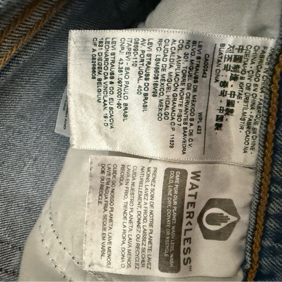 Levi’s Wedgie Fit High Rise Button Fly Jeans Size 28 Vintage Wash - Picture 4 of 9